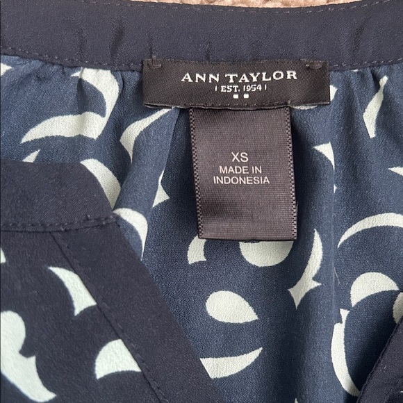 Ann Taylor Factory Women's Navy and Light Teal Patterned Top, XS - Picture 3 of 4